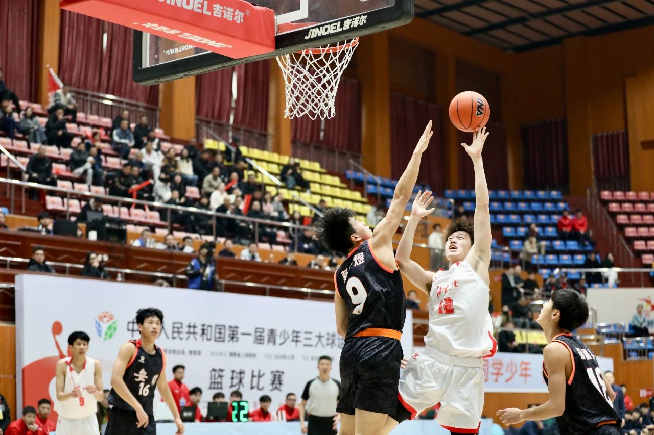 国际足联世俱杯-湖北男篮客场夺冠，实现联赛四连胜