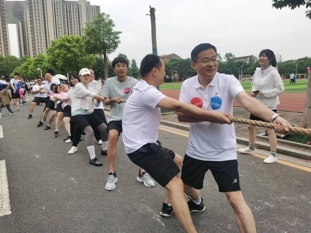 世俱杯直播-包含全队奋勇拼搏，以团队合作取胜关键！的词条